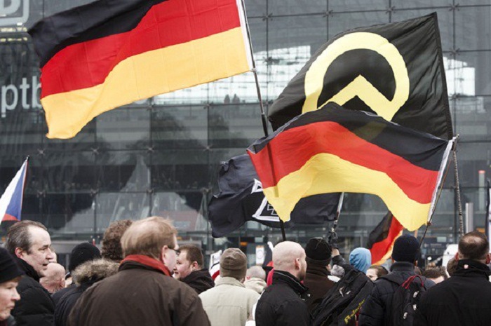 `Merkel getməlidir!` - Almanlar etiraza qalxdı (VİDEO)